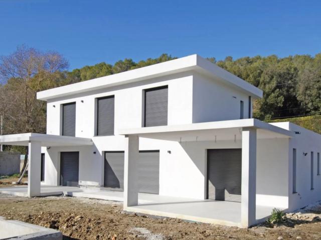 Proche Valbonne: quartier résidentiel, proche des commodité. 200m² Valbonne