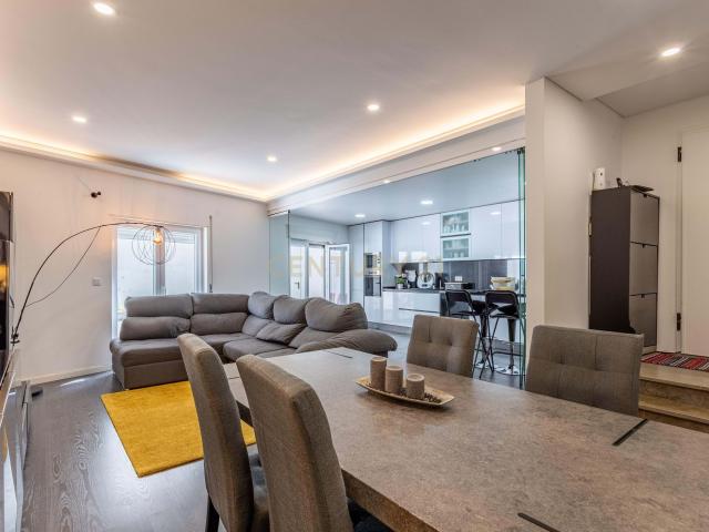 T4 Duplex de 2020 | Terraço Privativo | 2 Estacionamentos | Ramada