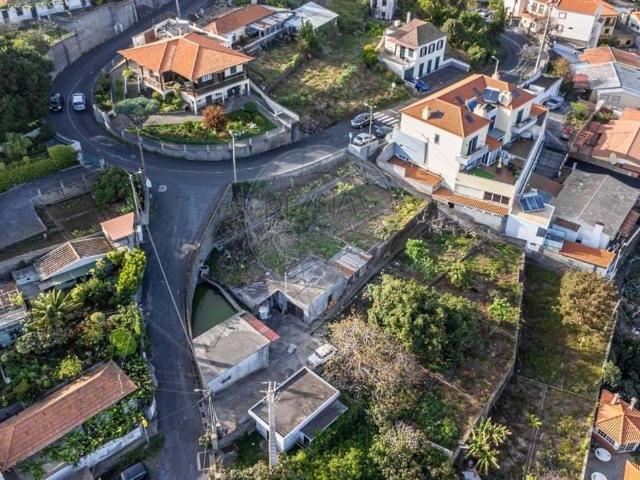 Procura um novo projeto?Descubra este terreno de 1.890m², lo. 1890m² Caniço