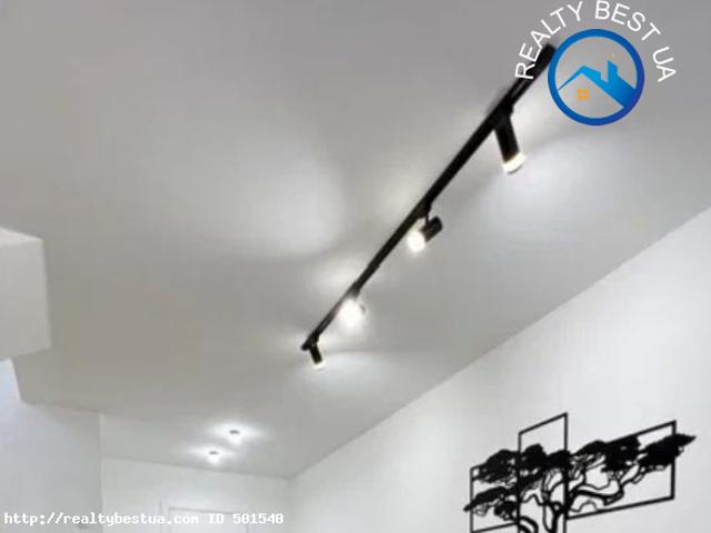 Продаж 4 x поверхового, Черновцы, Румунська