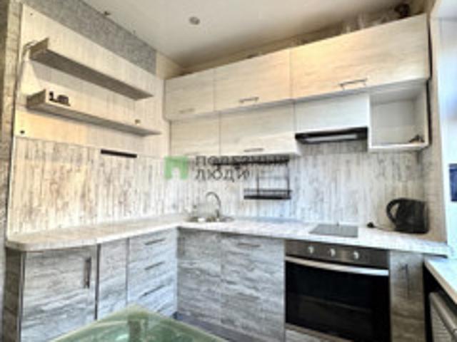 Продажа 2 комнатной, улица Гвардейский, 4