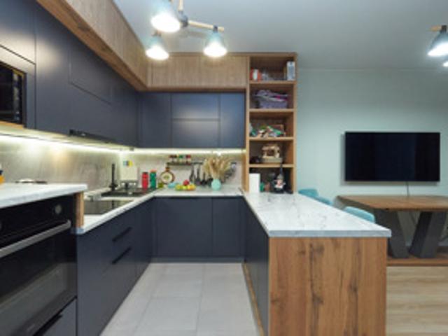 Продажа 3 комнатной, улица Лескова, 36б