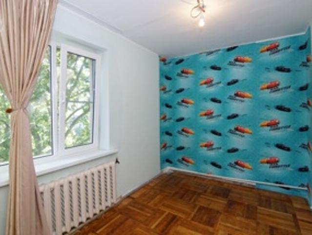 Продажа 4 комнатной, улица им. 40 летия Победы, 35