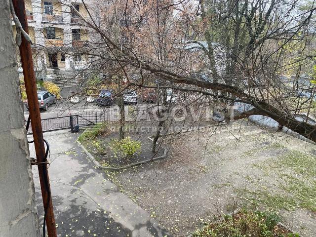 Продаж квартири вул. Іллєнка Юрія Мельникова 53а в Києві / D 41051