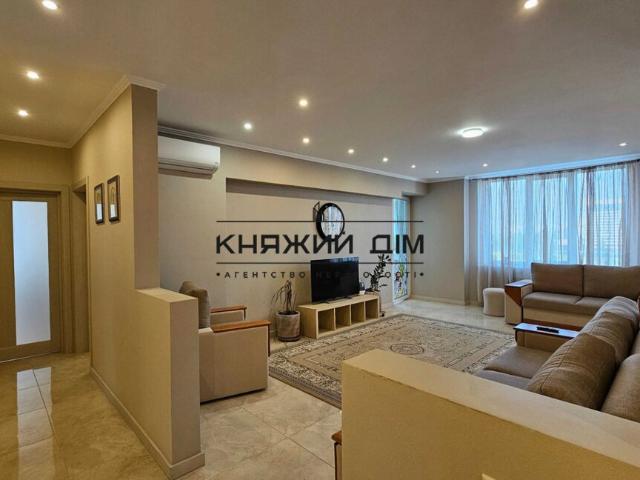 Продається сучасна, видова на Дніпро квартира в елітному ЖК із