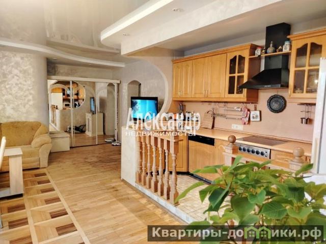 Продается 2 комнатная квартира в Санкт Петербурге площадью 104.1 м 2 за 23800 рублей