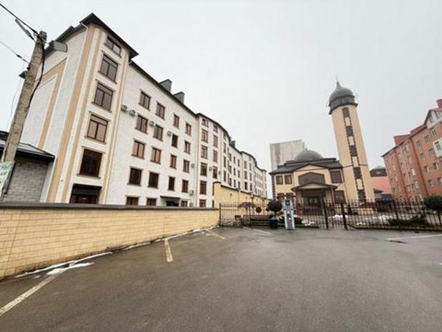 Продается 5 комн кв в п. Мир
