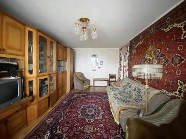 Продаю 2к. квартиру на Намиві, вул. Лазурна