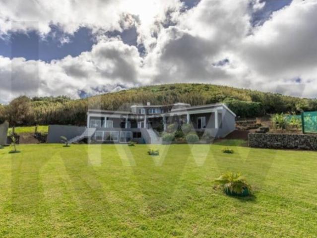 Produto Único, Moradia V4 Isolada em terreno de 1383m2 com Vista Mar, Ilha da Graciosa, Açores