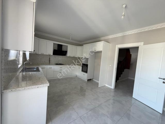 Profasor * Dan Alpiş Tuana Evlerinde Satılık 5,5+1 Dubleks Daire