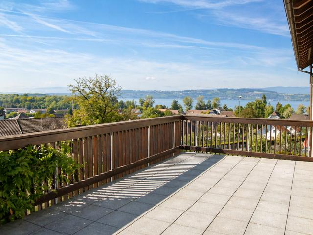 Profitez d'un cadre de vie exceptionnel, avec une vue imprenable dans cet élégant logement de 4,5 pièces à Faoug