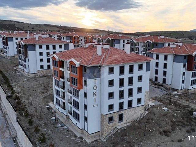 PROJENİN GİRİŞİ KÖŞE BAŞI ÖNÜ AÇIK 3+1 SIFIR DAİRE