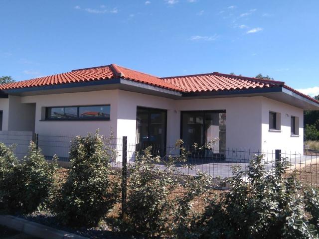 Projet construction villa plain pied 80 m² + garage sur terrain 3 faces