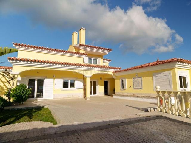 Projeto exclusivo 2 Moradias de luxo V4 e V2 em lote de 1080 m2 Arruda dos Vinhos