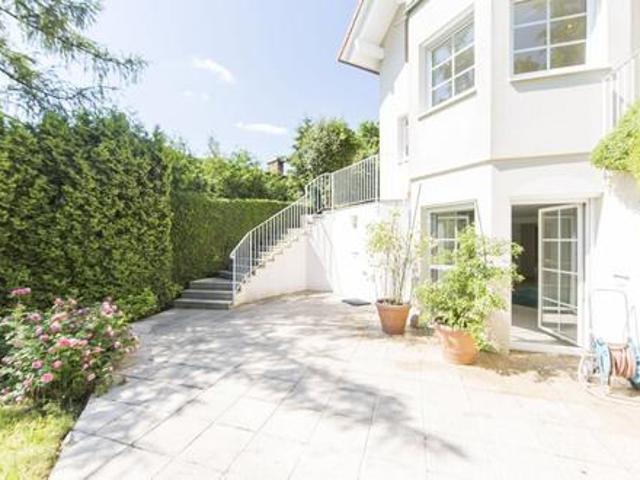 PROMENADEWEG: Einfamilienhaus mit eigener Wellness Oase am Waldrand