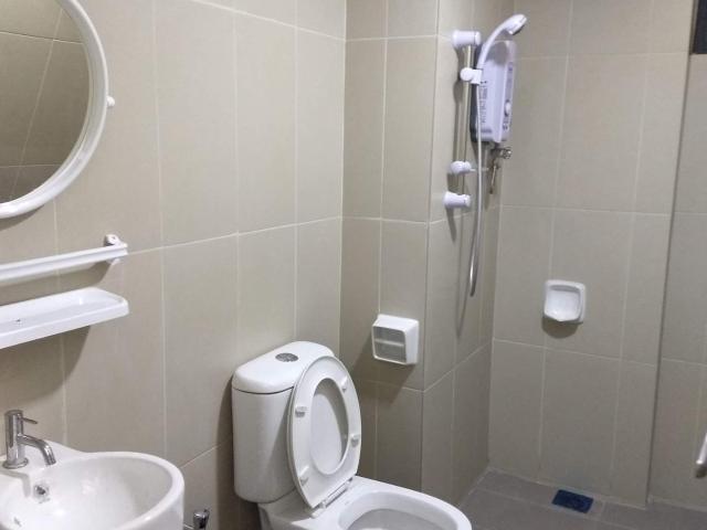 Promenade Aircond furnished Middle Room include utilities Shared Bathroom MIX GENDER