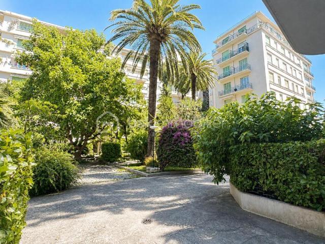 Promenade des Anglais grand studio au calme sur jardins