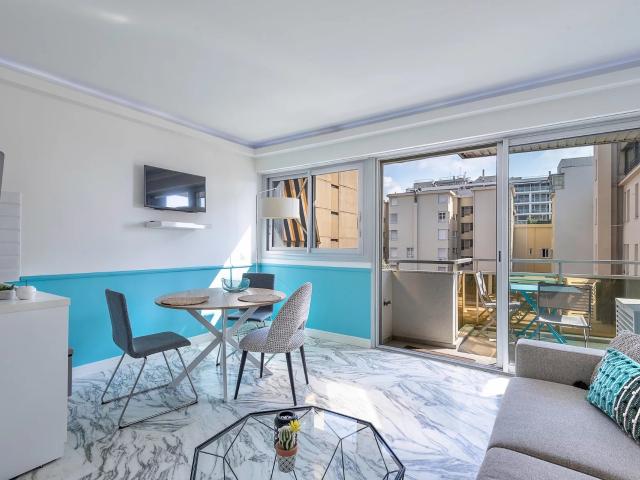 Promenade des Anglais, grand studio avec alcove couchage sur. 35m² Nice