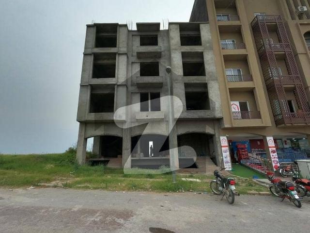 Prominently Located Main Double Road Building In Eco 8 Marla Commercial Available In For sale