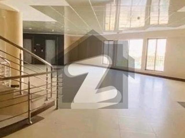 Prominently Located Prime Location 1400 Square Feet Flat Available In Paragon Tower