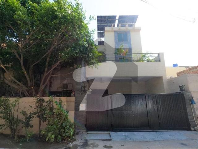 Prominently Located Prime Location 10 Marla House Available In Alfalah Town