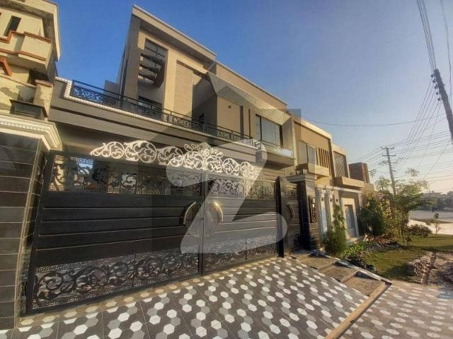 Prominently Located Prime Location 10 Marla House Available In Central Park Block A
