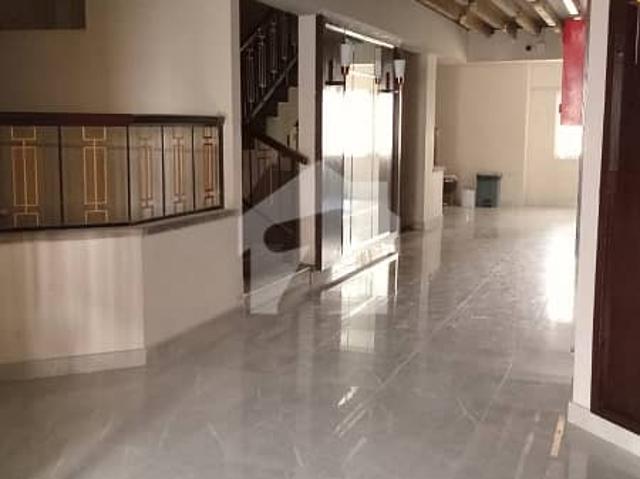 Prominently Located 1750 Square Feet Flat Available In Shaheed Millat Road