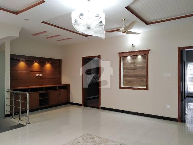 Prominently Located 666 Square Yards Upper Portion Available In G 14/4