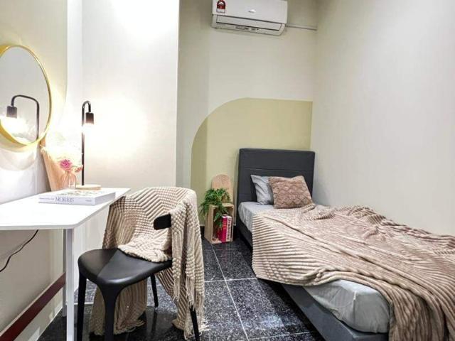 Promo Furnished Co Living Single Room for Rent near LRT Masjid Jamek