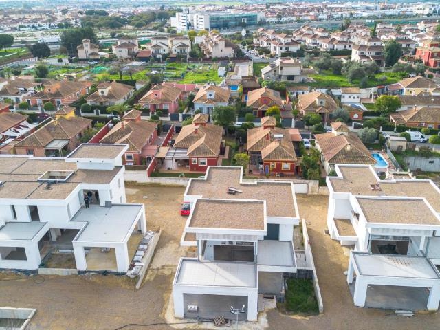 Promoción de 3 magníficos chalets independientes en Gines
