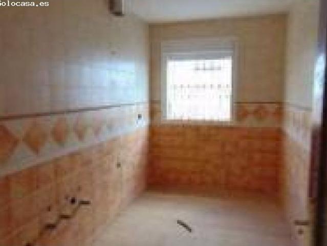 Promoción de 14 viviendas unifamiliares adosadas al 72 % de su construcción en la provincia de Huel