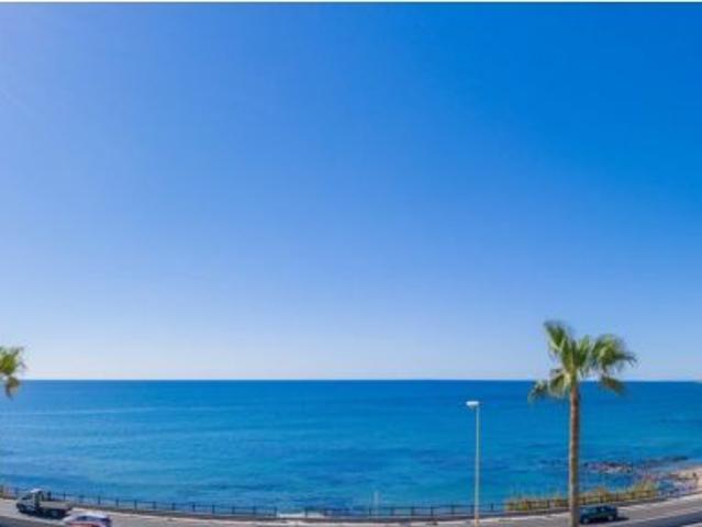 PROMOCIÓN DE OBRA NUEVA DE 3 VILLAS DE LUJO EN MIJAS COSTA CON VISTAS AL MAR EN 1ª LÍNEA DE PLAYA
