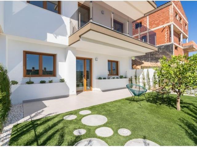 Promoción de obra nueva en La Nucia Chalets adosados, pareados y casas independientes
