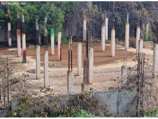 Promoción de obra parada de viviendas unifamiliares adosadas a 500m de la playa ejecutadas al 5% en