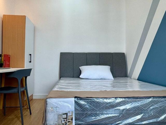 Promotion! Edumeto usj 1, medium room high speed internet, subang new aircond wardrobe table chair mattress