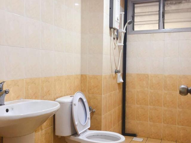 PROMOTION Newly renovated room at Old Klang Road Sri Jati 2 New Aircond Wardrobe Table Chair Mattress