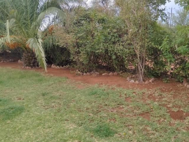 Property in Hopetown, the home of the first diamond discovery! This house has 4 bedrooms plus a