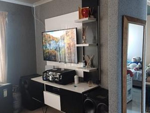 property of available in fleurhof r700 000