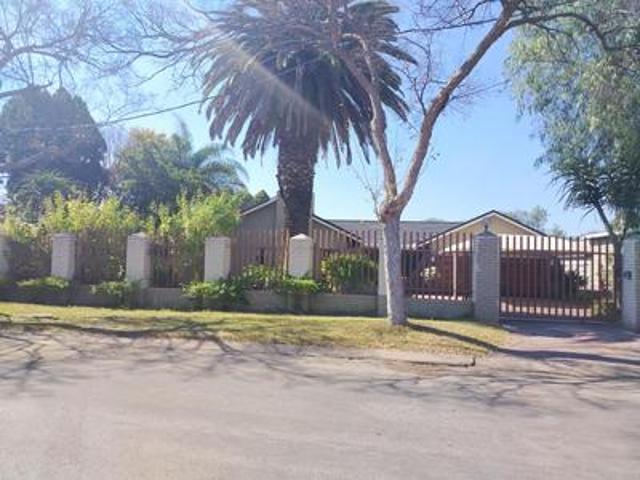 property on the market – penina park.
