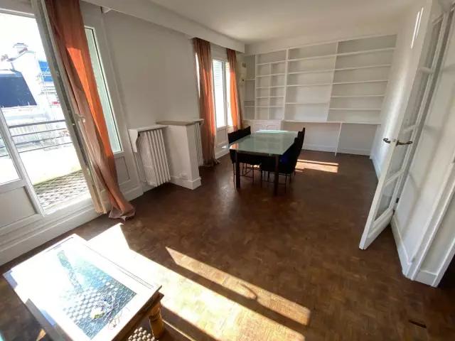 Property Rental: Apartment in Paris 16th