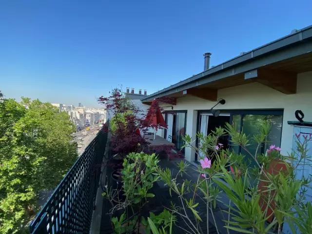 Property Rental: Apartment in Paris 11th