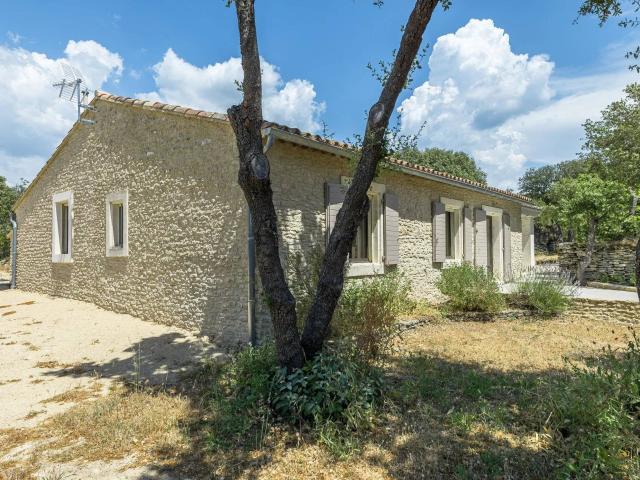 Property Rental: House in Bonnieux Chambard Real Estate
