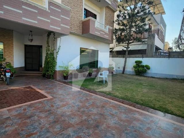 Proper 2 Unit 500 Yards Owner Built Design Bungalow With Big Lawn Parking Phase 6 Near Park Masjid