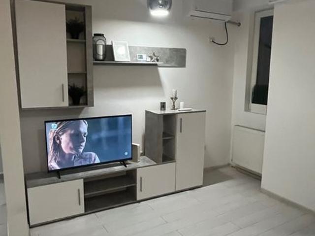 Propietar inchirez apartament cu 2 camere