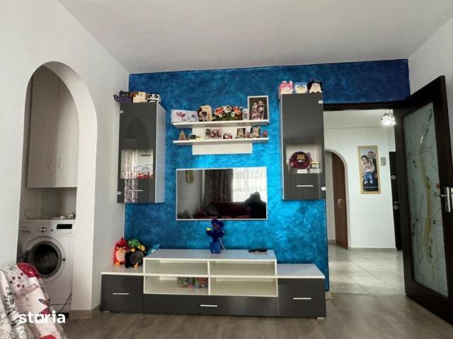 Propietar,inchiriez ap 4 camere f aproape de Piata Berceni