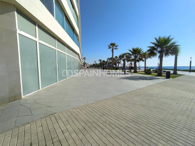 Propiedad Comercial a Metros de la Playa en Torrevieja España