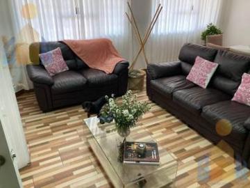 Venta de Casa Comercial de 6 departamentos en Sector La Kennedy