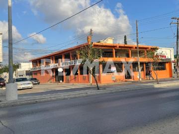 PROPIEDAD COMERCIAL EN AVENIDA PRINCIPAL