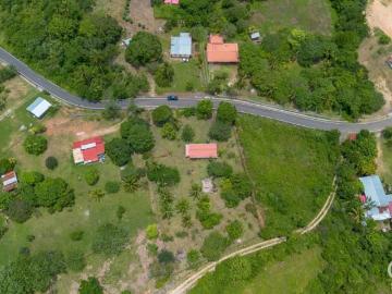 Propiedad con Árboles Frutales Y Pequeña Casa En Coclé