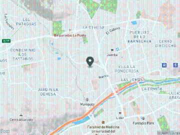 Propiedad con excelente ubicación y gran terreno, a pasos del Portal La Dehesa